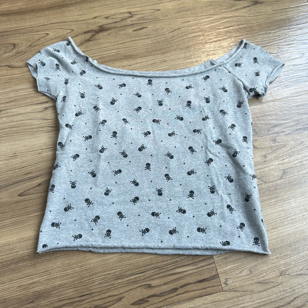 BRANDY MELVILLE SKULL OFF THE SHOULDER TOP